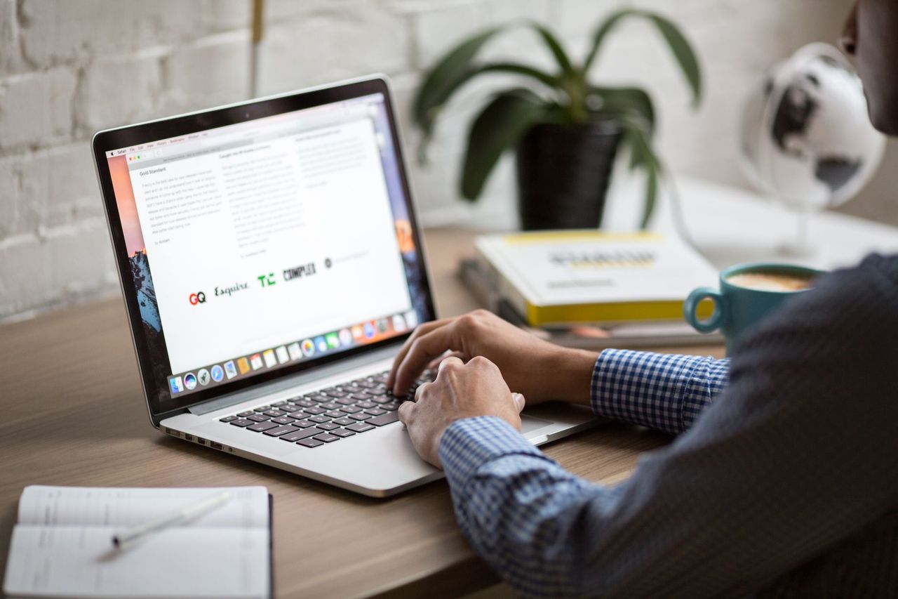 How To Reach Out Without Sounding Like A Pitch