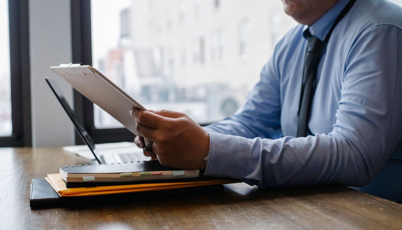 When Outstaffing Makes Sense For B2B Teams
