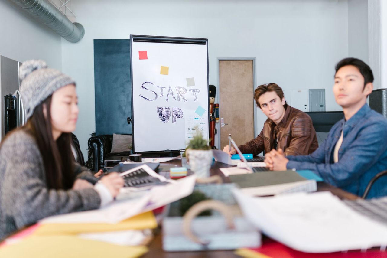 Outstaffing vs outsourcing: which fits a growing startup